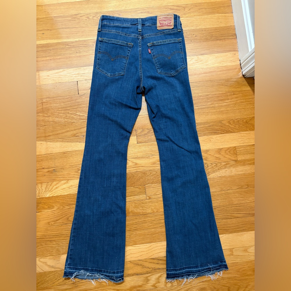 Levi Womenโs Flare Jeans Size 27 - Picture 2 of 3